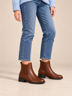 Vaynis — Bottines Chelsea Solène Camel, vue portée