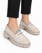 Vaynis — Mocassins Iriselle Beige, vue portée