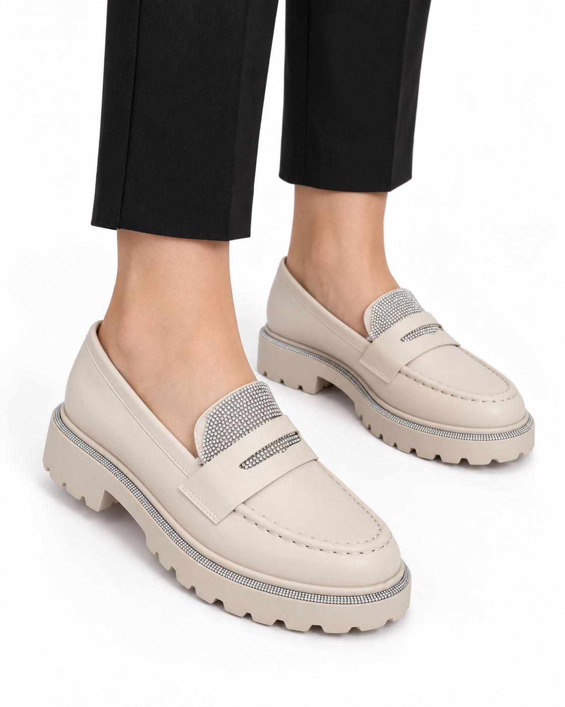 Vaynis — Mocassins Iriselle Beige, vue portée