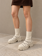 Vaynis — Bottines à brides Solange Beige, vue portée
