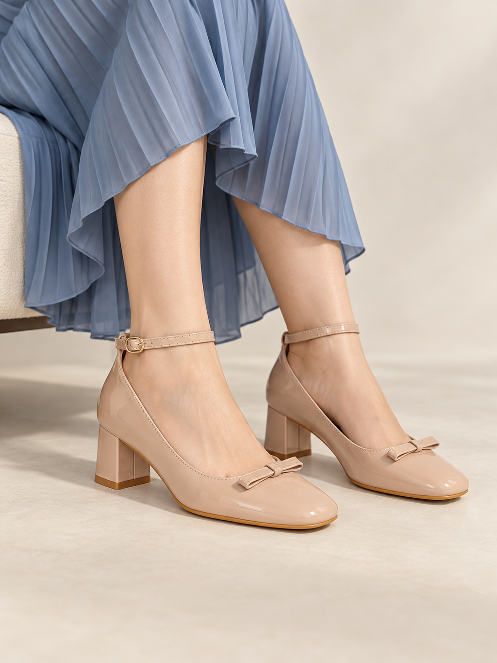 Vaynis — Escarpins vernis à nœud Apolline Nude, vue portée