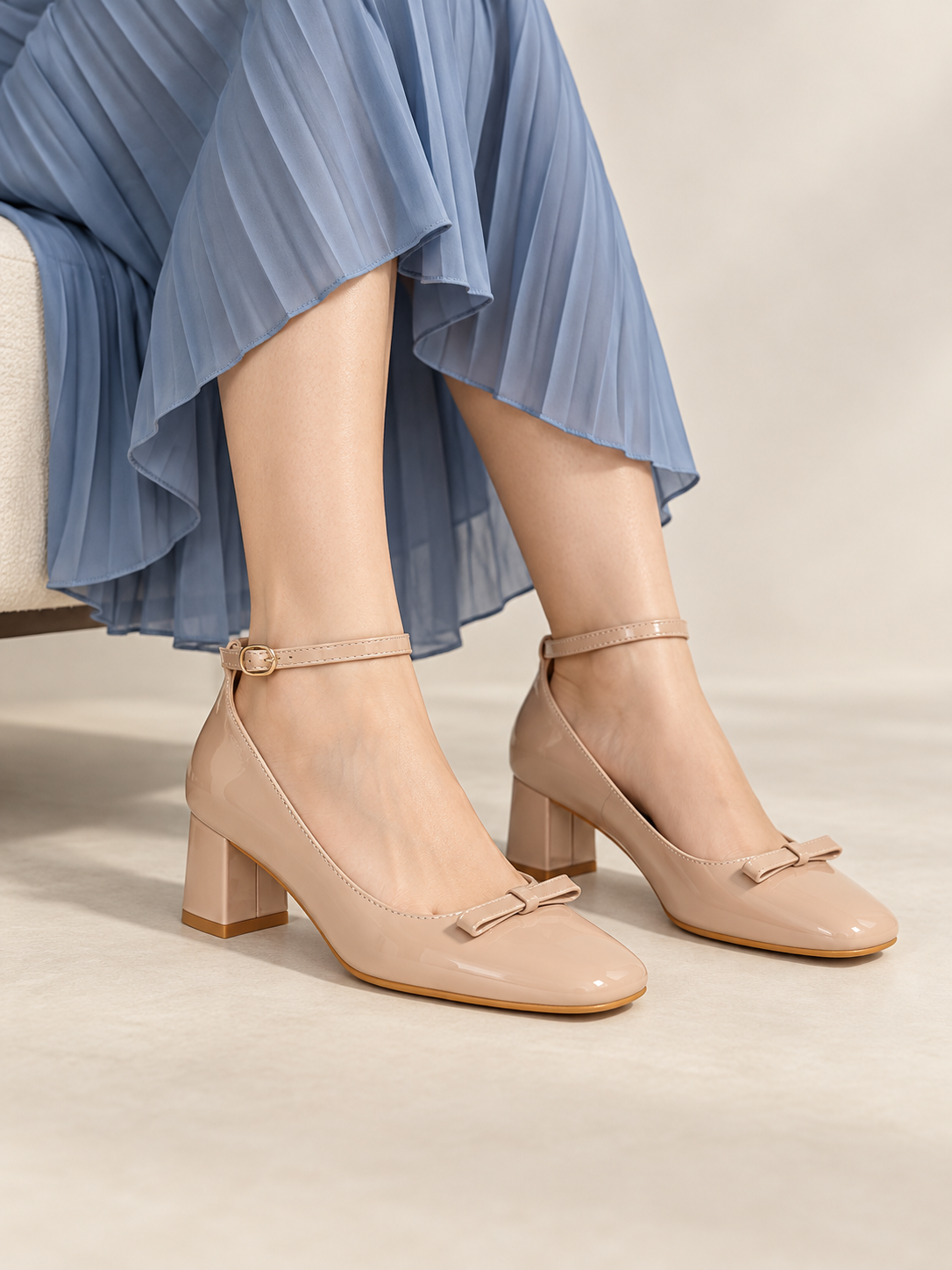 Vaynis — Escarpins vernis à nœud Apolline Nude, vue portée